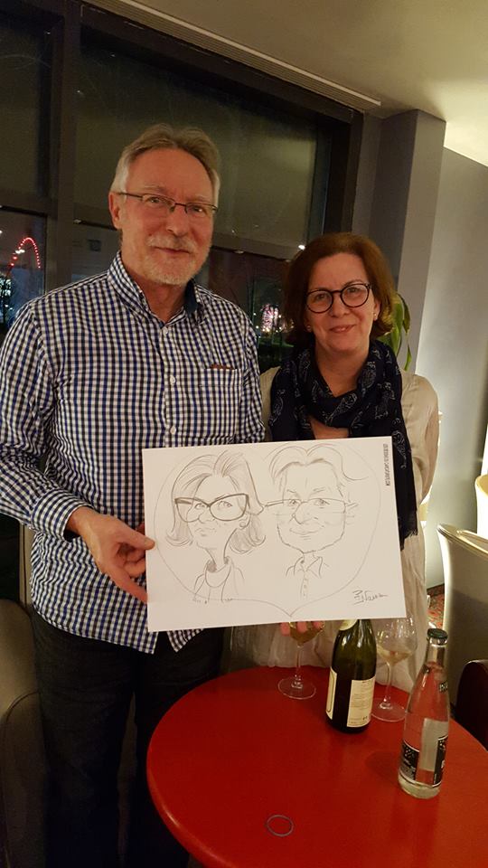 Caricatures couple dans un grand hôtel